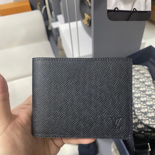 루이비통 타이가 슬렌더 월릿 블랙 반지갑