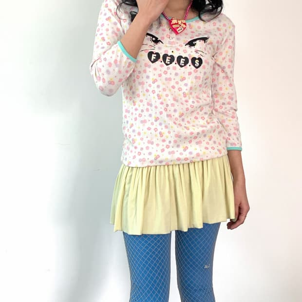 샵페어리 kitty button flower top