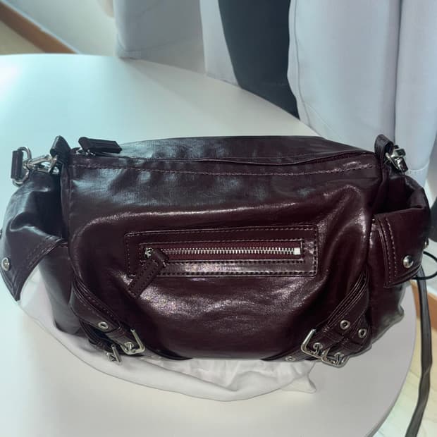 다이닛 가방 STUD POCKET BAG IN BUR GUNDY