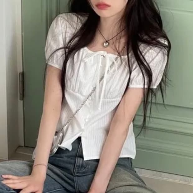 리본 스트라이프 스퀘어넥 퍼프 버튼 블라우스