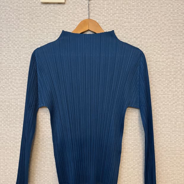 플리츠플리즈 반목 긴팔 탑 네이비