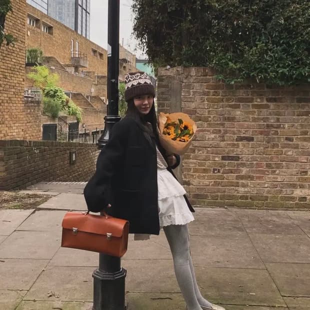 위드아웃썸머 오프 레이스 스커트 화이트