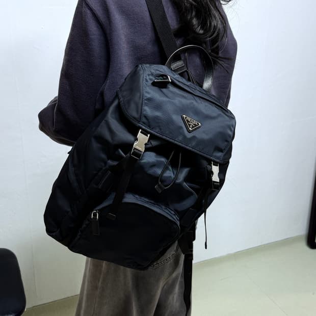 프라다 리나일론 사피아노 백팩 네이비