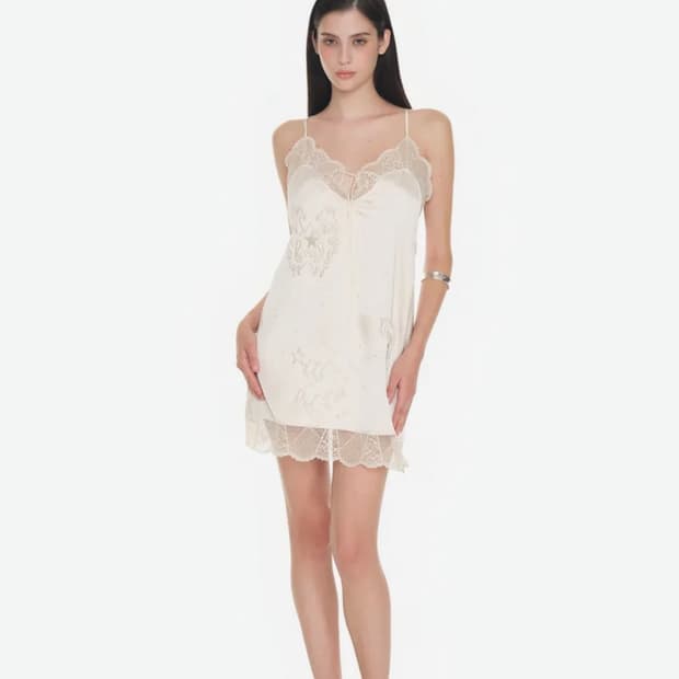 투머치택스 핫픽스 미니 슬립 드레스 베이지 구해요