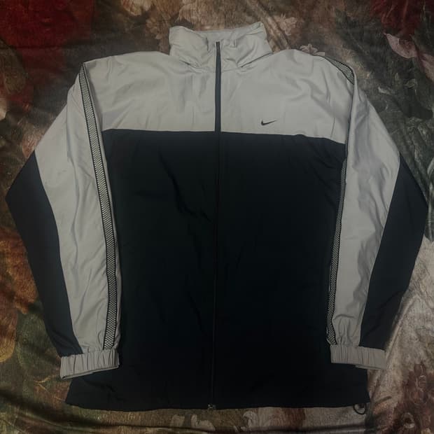 나이키 올드스쿨 그레이 사이드라인 블랙바람막이 110