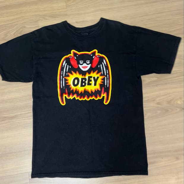 OBEY 박쥐 그래픽 반팔 티셔츠