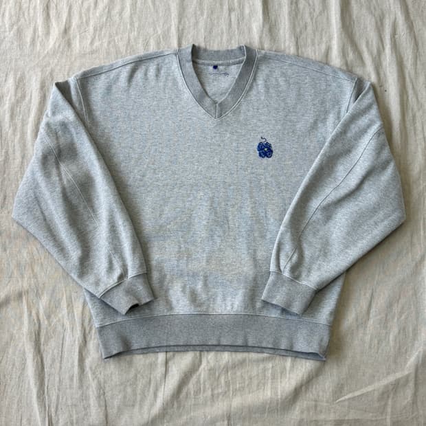 아더에러 블루블라썸 자수 브이넥 맨투맨 1