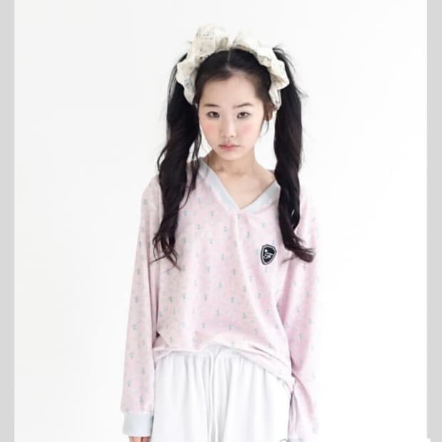 샵페어리 핑크 브이넥 플라워 테리셔츠 