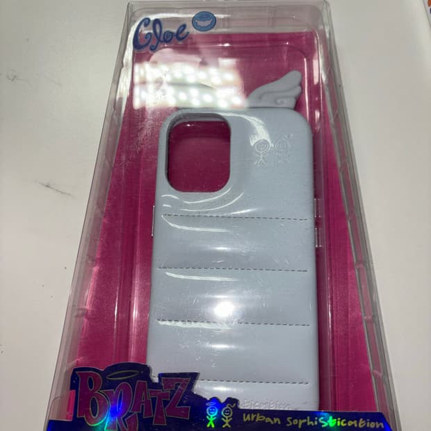 어반소피스티케이션 아이폰16 클로이 푸퍼 케이스 판매