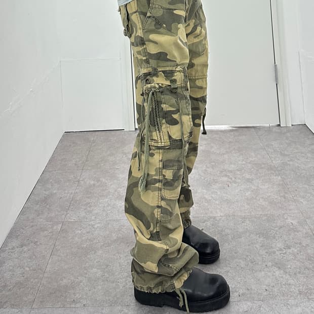 Abercrombie multi pocket camo pants