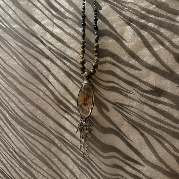 'vy001' spider necklace