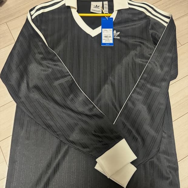 아디다스 아디컬러 피케 풋볼 긴팔 티 IZ4808