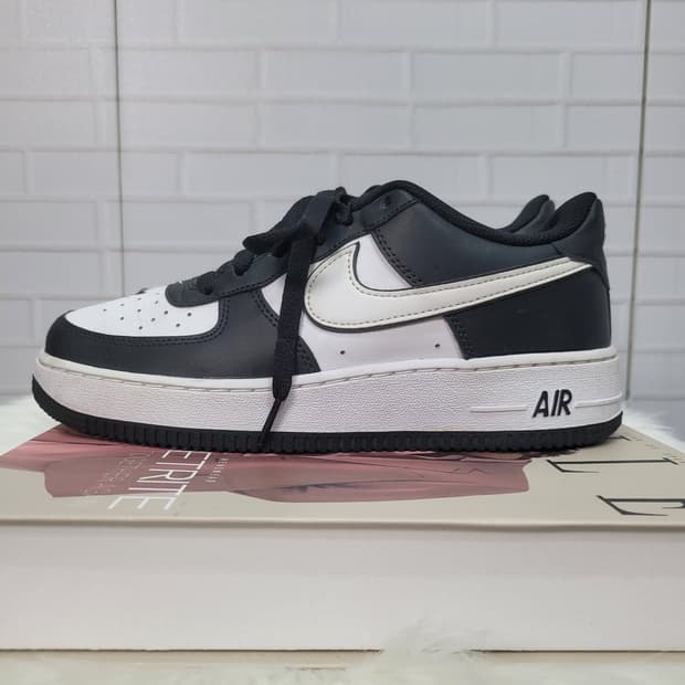 나이키 에어포스 1 07 범고래 포스 스니커즈 운동화 신발 240사이즈