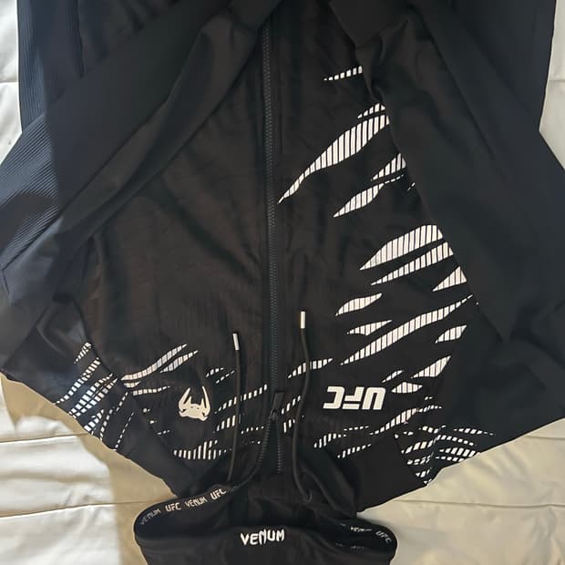 UFC 베넘 선수지급용 후드자켓 M