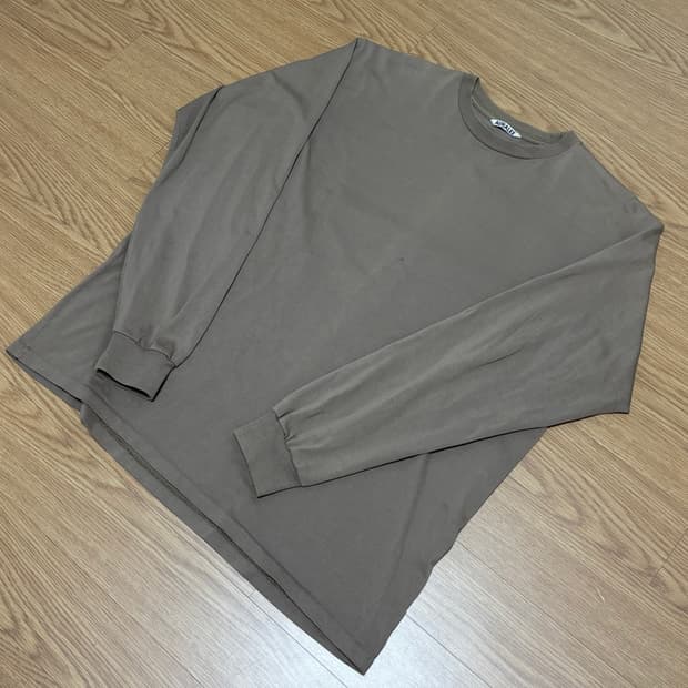 오라리, 프라다 일괄구매