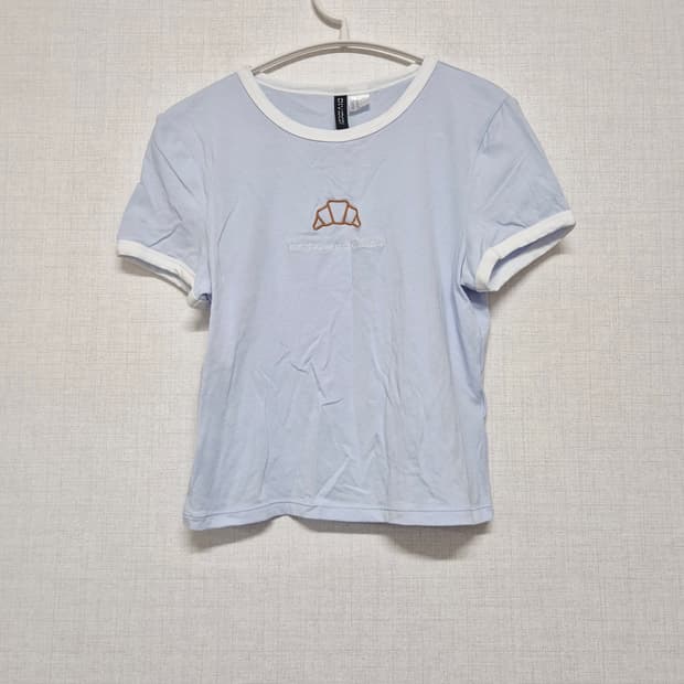 H&M 크로와상 반팔 티셔츠