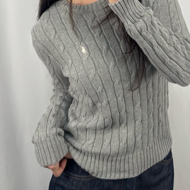 폴로 QR 그레이 꽈배기 니트