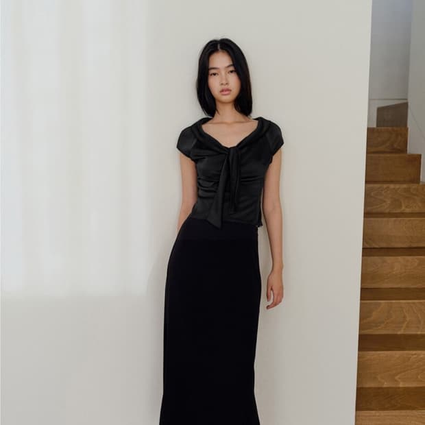 킨더살몬 Valois Bowtie Top Black + Lucius Go