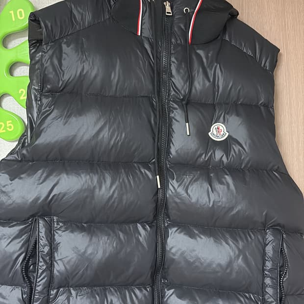 몽클레르 조끼패딩