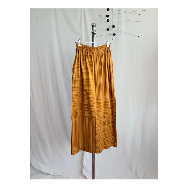 HAI by Issey Miyake 스트라이프 롱 스커트