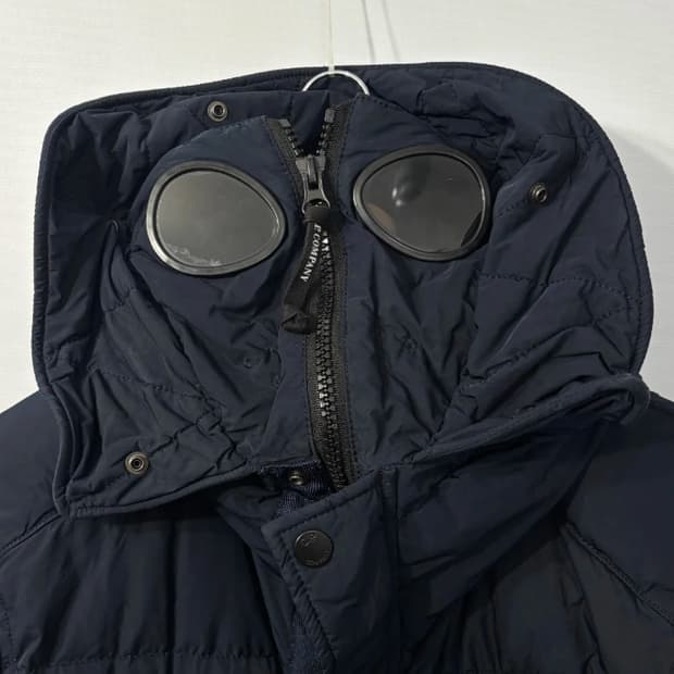 CP컴퍼니 고글 패딩 다크네이비 105