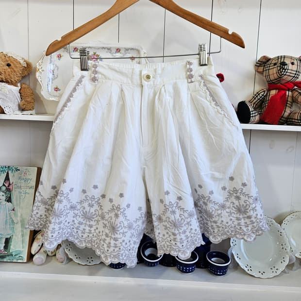 엑시즈팜(Axes Femme) 자수 플레어 스커트핏바지