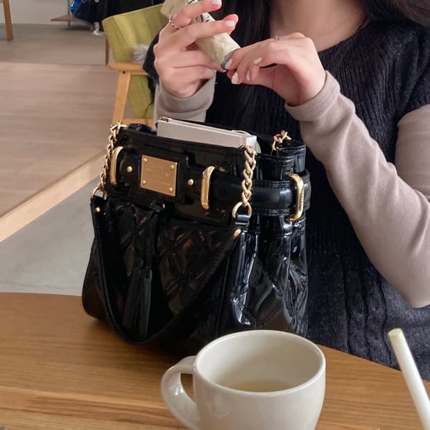 더블엠 y2k 히메갸루 블랙 에나멜 숄더백