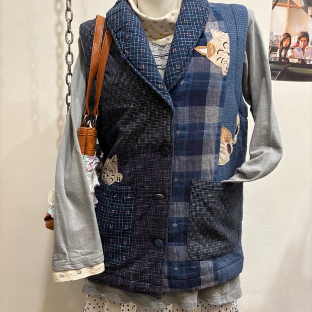 고양이 패치워크 블루 패딩 베스트 모리