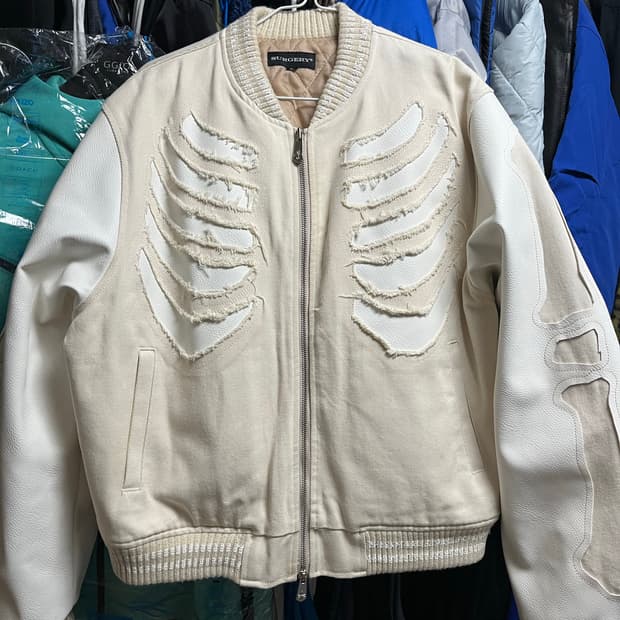 써저리 바시티 L 유일매물 판매