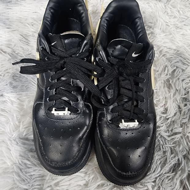 나이키 엠부쉬 에어포스 블랙 스니커즈 240