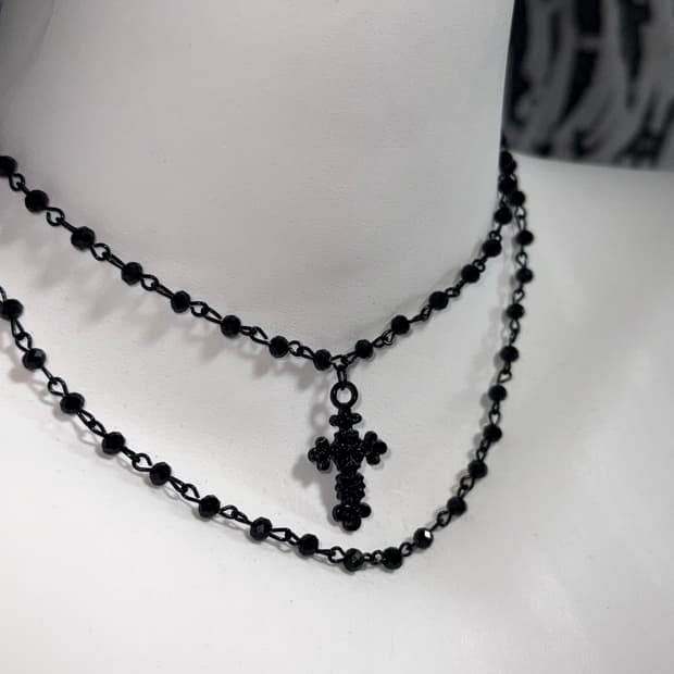 NOIR CROSS NECKLACE