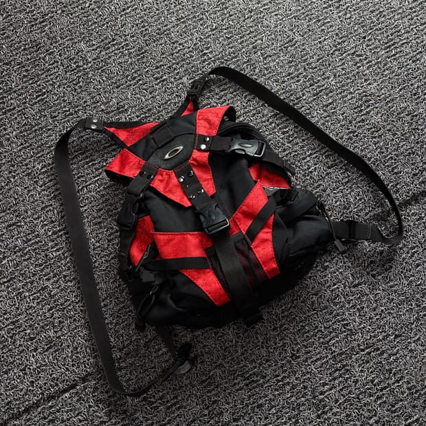 오클리 아이콘 아카이브 테크니컬 백팩 3294