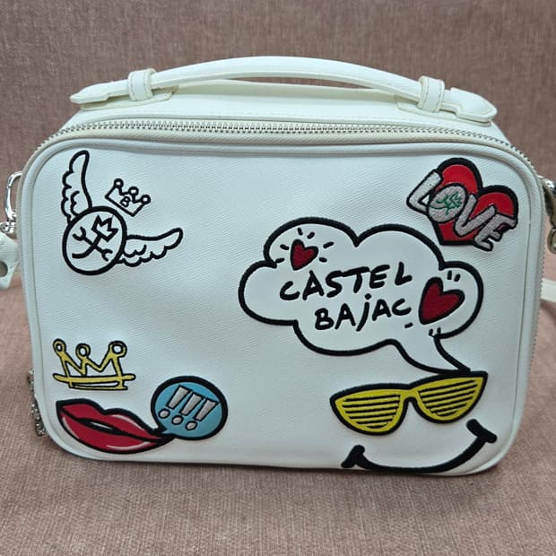 카스텔바작 화이트 스티커 미니 크로스백