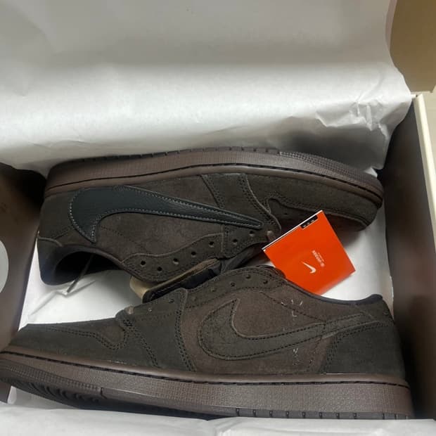 트래비스 스캇 다크모카 280 판매합니다