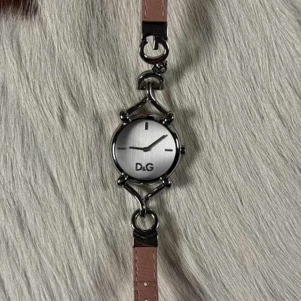 돌체앤가바나 핑크 스틸 로고 가죽 여성 손목시계