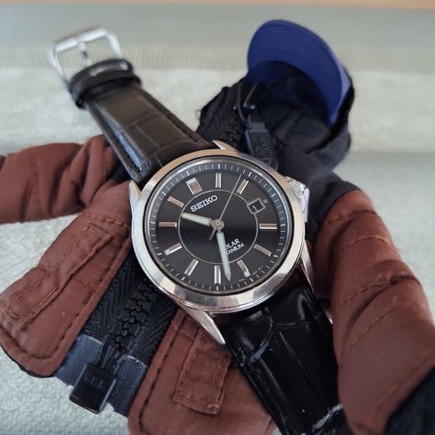 세이코 티타늄 솔라 시계 판매합니다