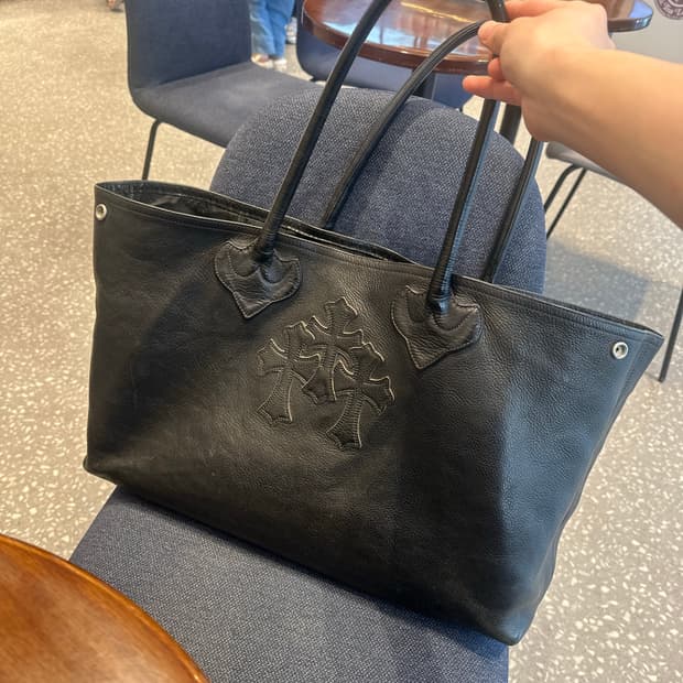 크롬하츠 레더 패치 트리플 크로스 세메터리 가죽 레더 토트백 가방