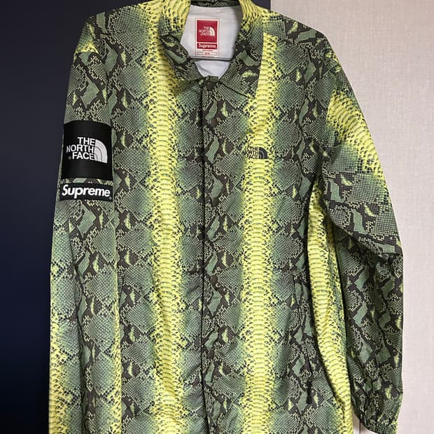 18ss 슈프림 x 노스페이스 스네이크스킨 코치 자켓 