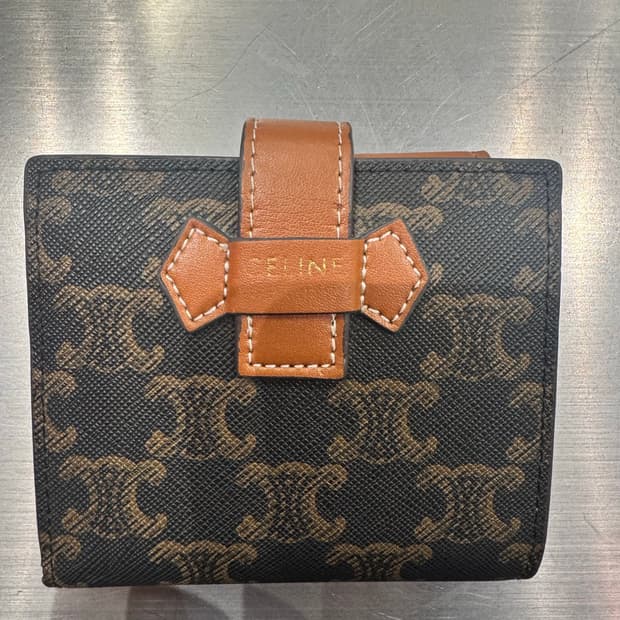 셀린느 트리옹프 캔버스 & 램스킨 스몰 스트랩 월렛 탄