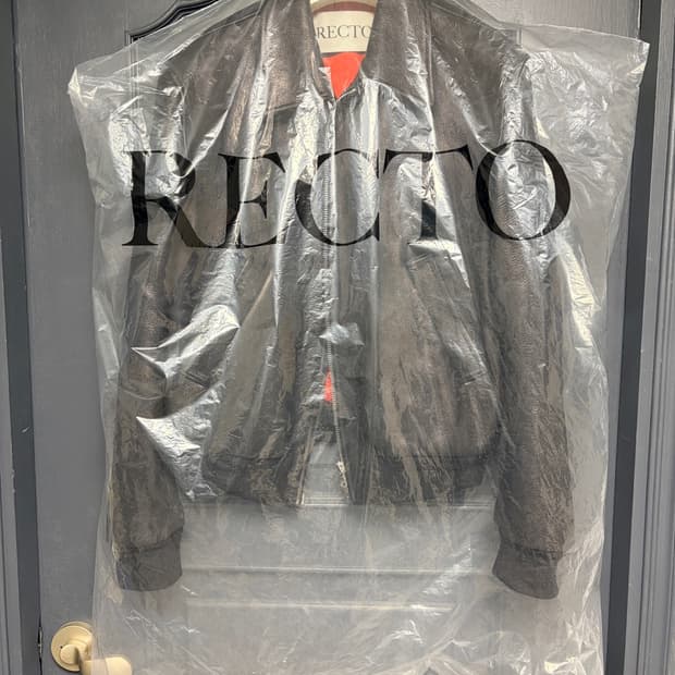 렉토 벤고트 M 25년3월 상품 팝니다