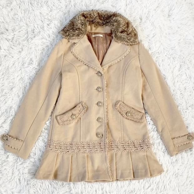 엑시즈팜 레이스 라떼갸루 롱코트 퍼코트