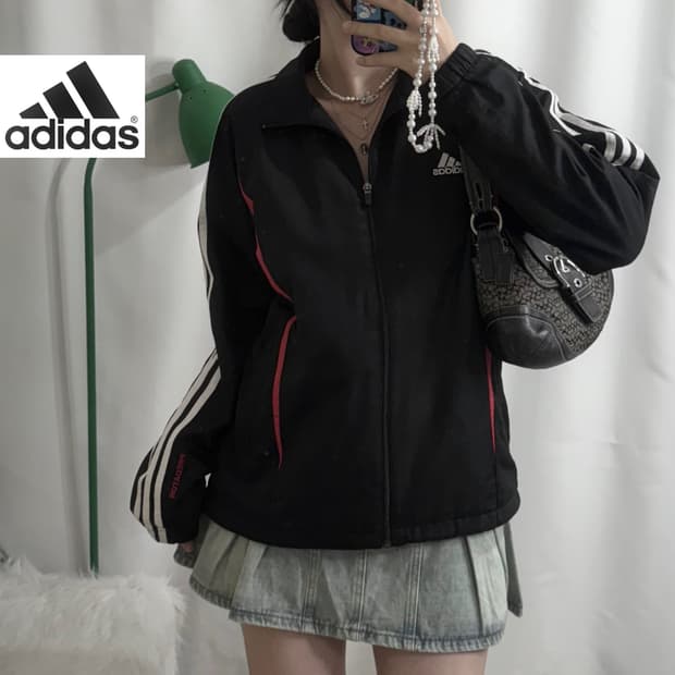아디다스 블랙 & 레드 오버핏 바람막이