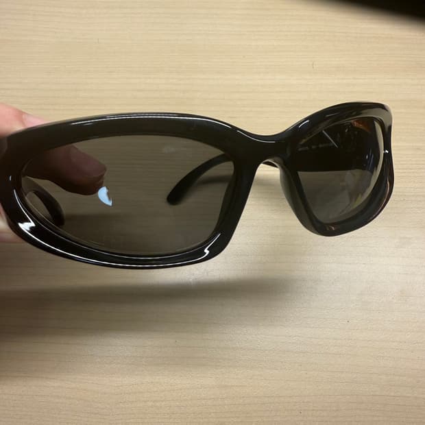 발렌시아가 스위프트 오발 블랙