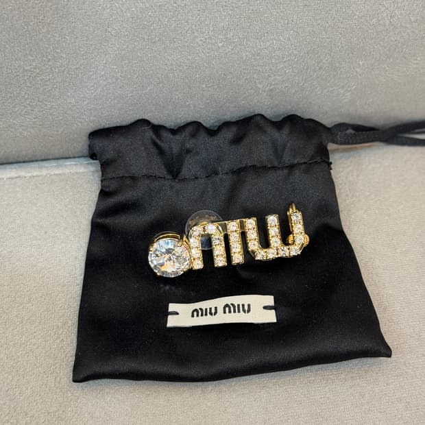 미우미우 크리스탈 이어링 귀걸이 