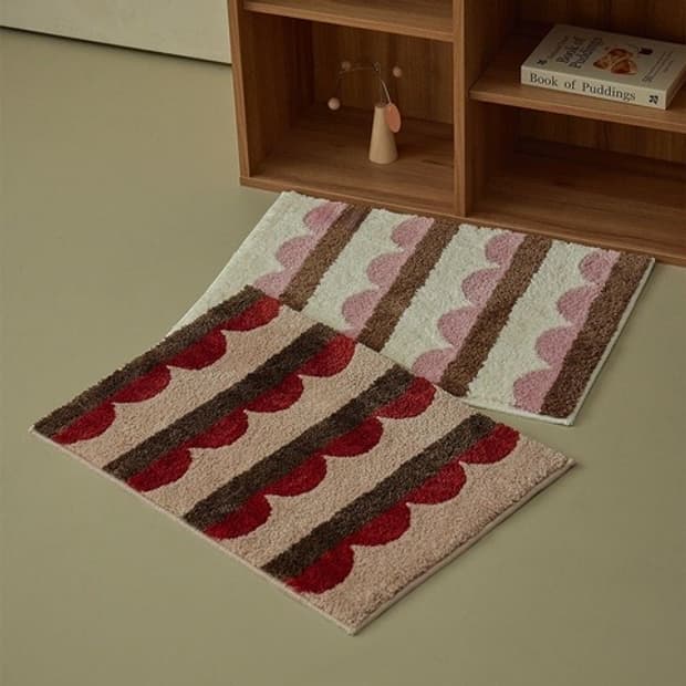 [새상품] 딸기크림 퐁당 케이크 러그