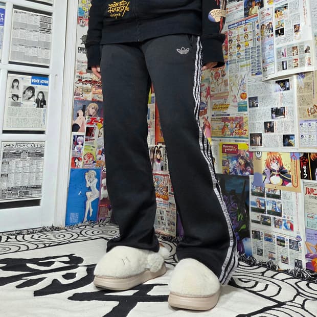 아디다스 Y2K 블랙 실버 큐빅 부츠컷 트랙팬츠