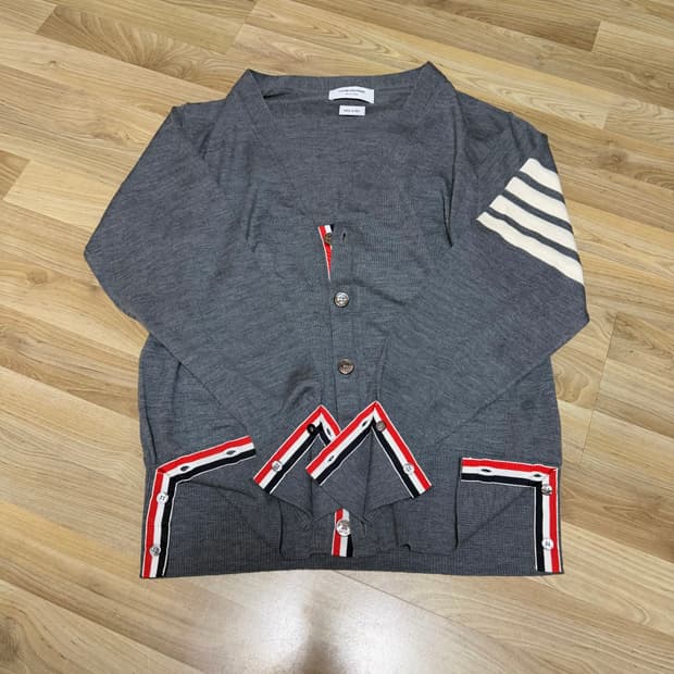 (새상품)톰브라운 메리노울 가디건 그레이 3size