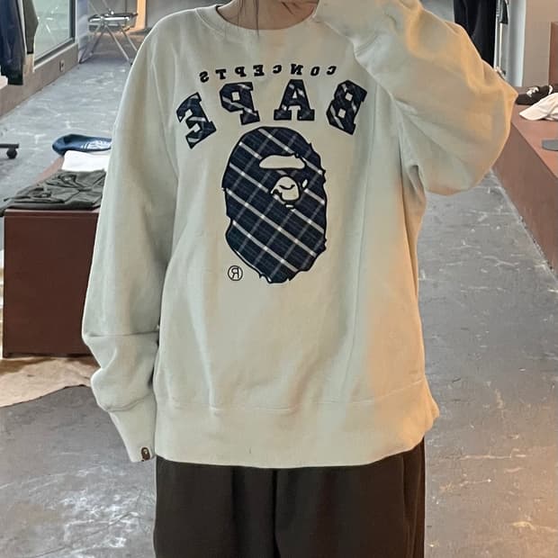 베이프 X CONCEPTS 크루넥 맨투맨 H2493