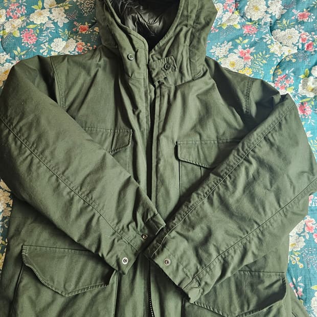 유니클로 x 엔지니어드 가먼츠 퍼프테크 유틸리티 자켓 올리브 L