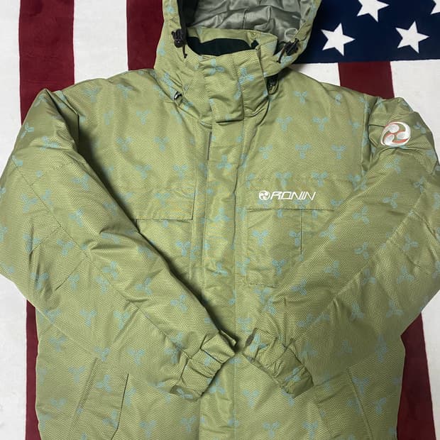 버튼 로닌 콜라보 보드복 패딩 자켓